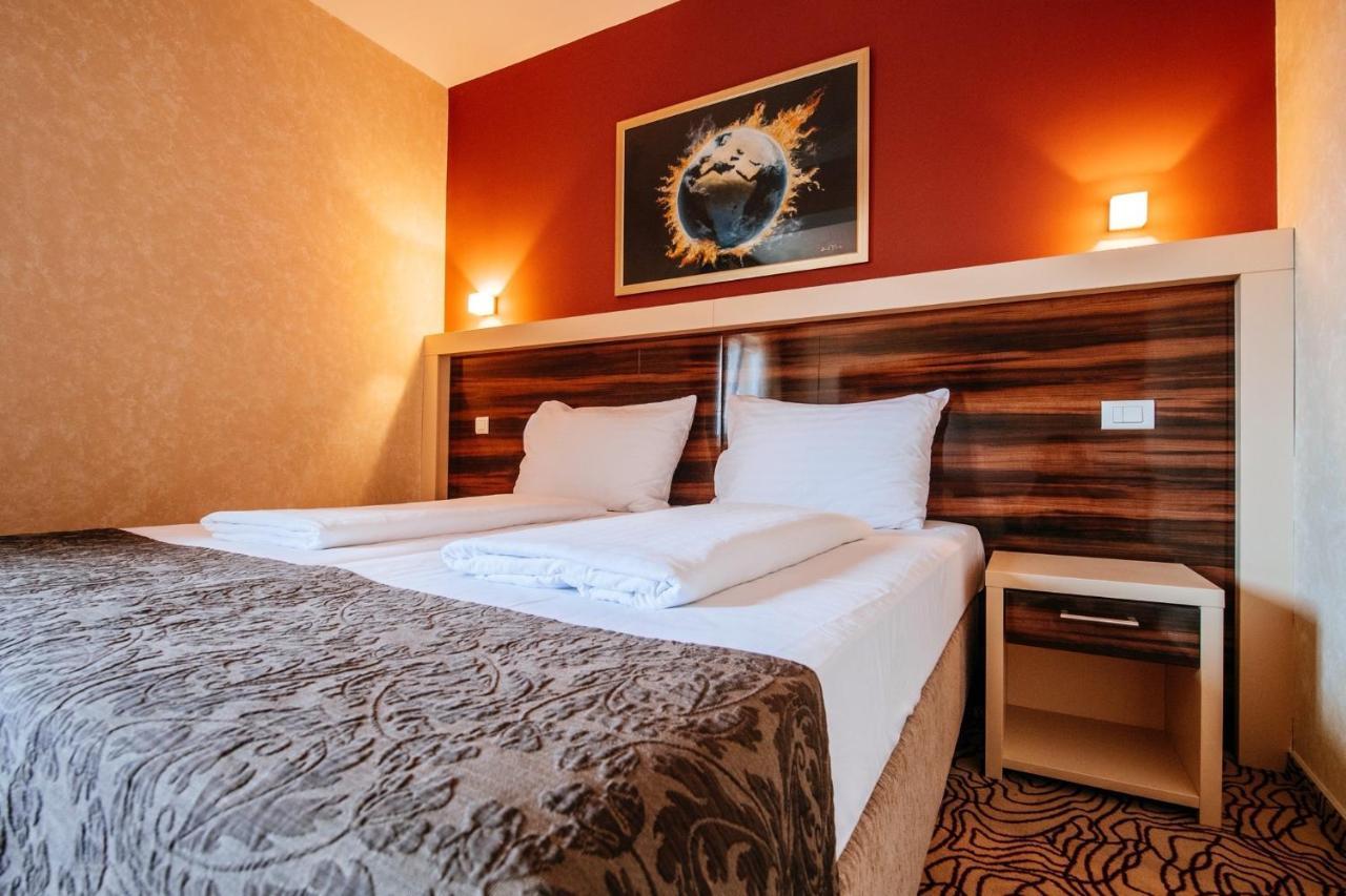 Hotel Terra Novalja Buitenkant foto