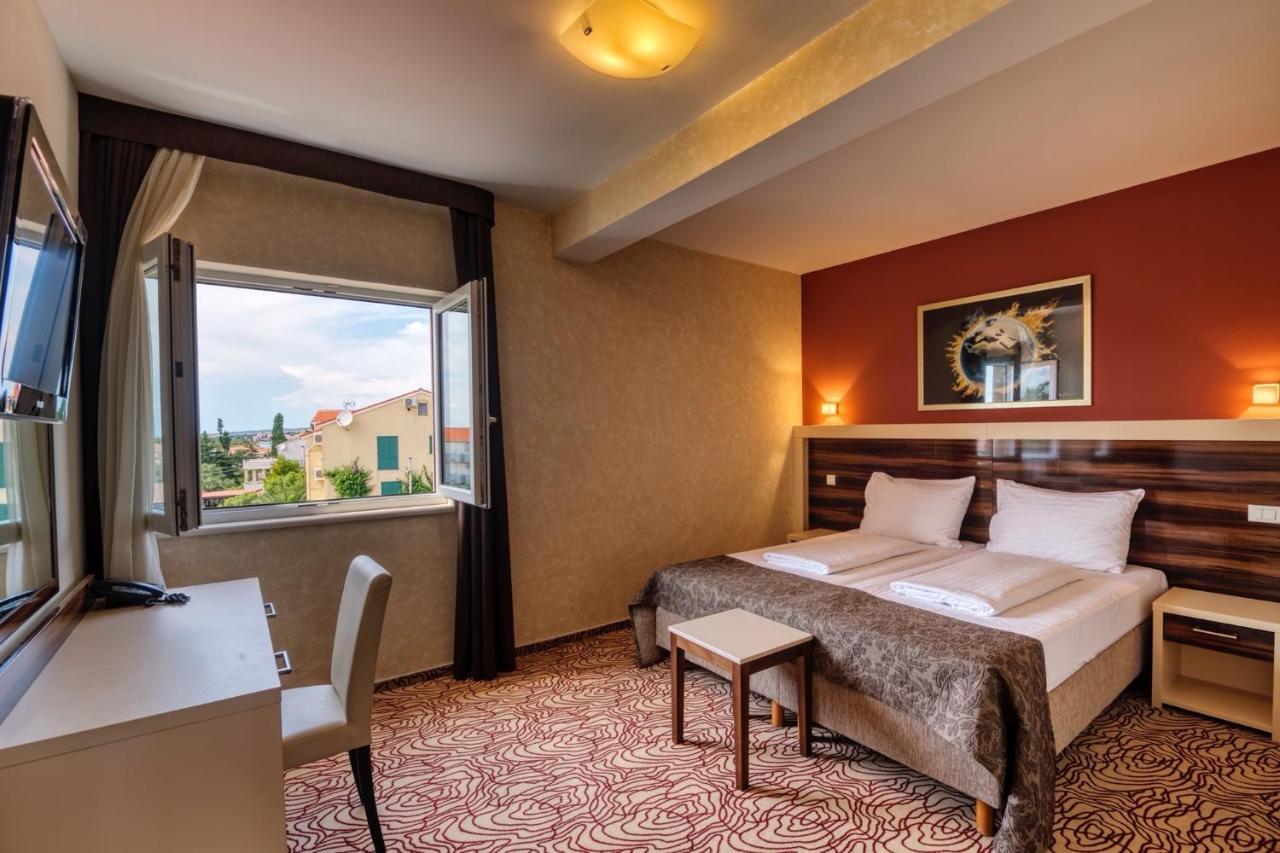 Hotel Terra Novalja Buitenkant foto