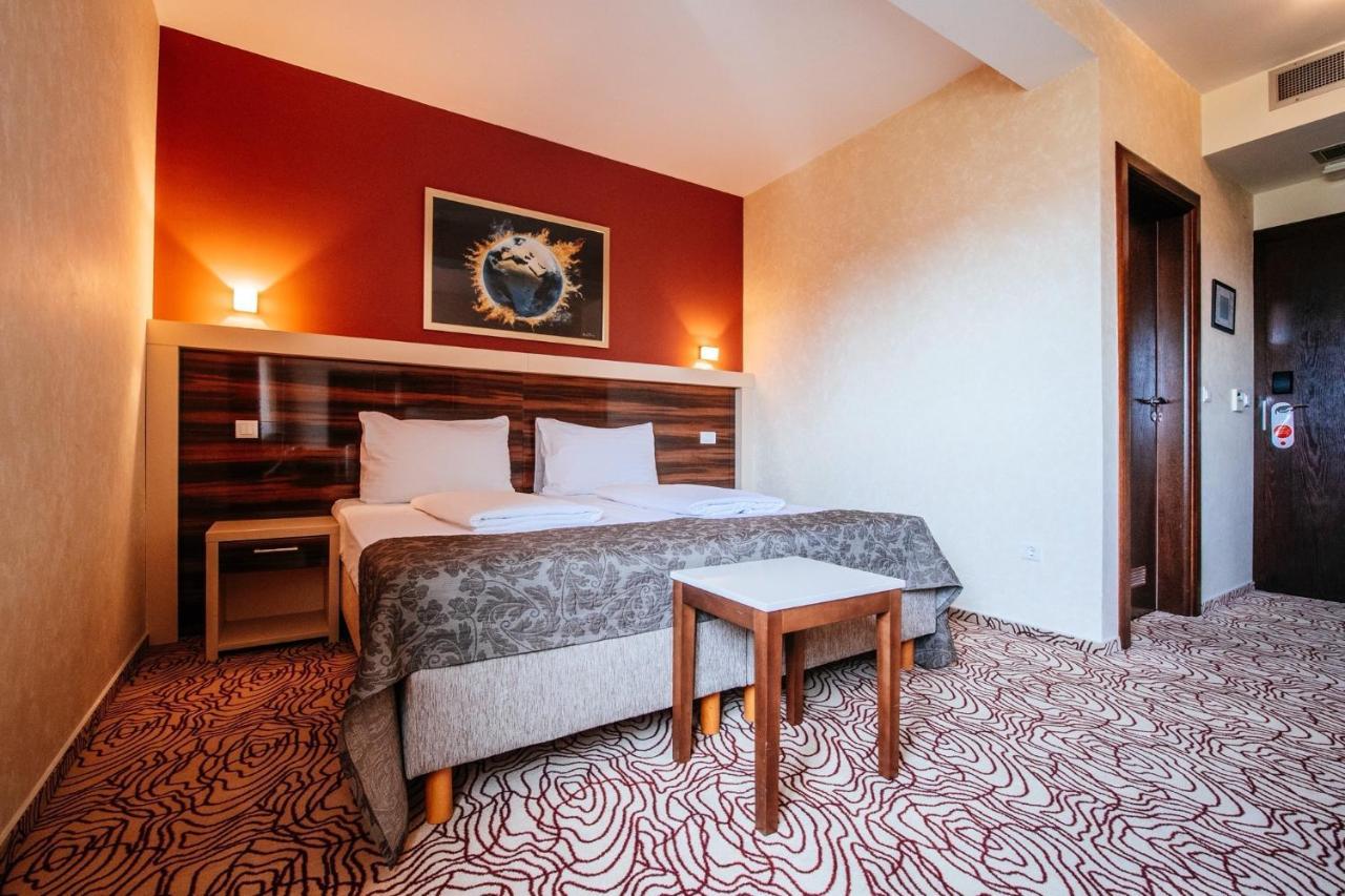 Hotel Terra Novalja Buitenkant foto