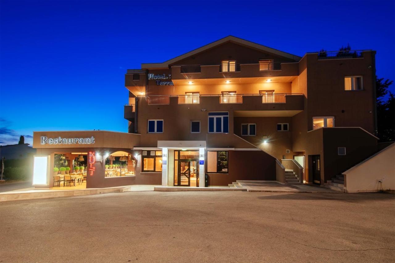 Hotel Terra Novalja Buitenkant foto