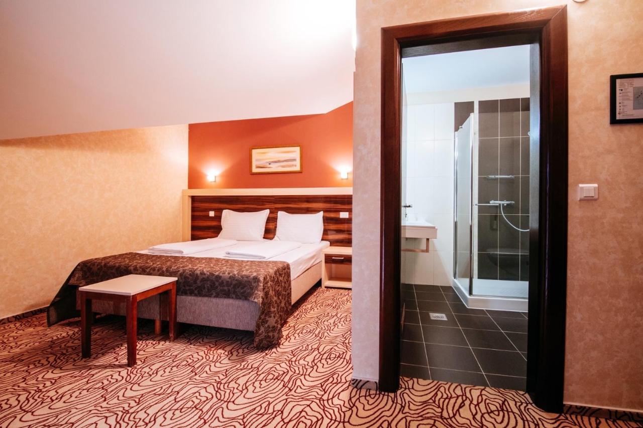Hotel Terra Novalja Buitenkant foto