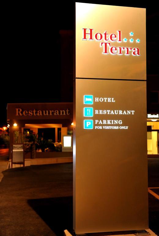 Hotel Terra Novalja Buitenkant foto